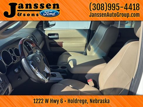 Used 2014 Toyota Sequoia Platinum image 10