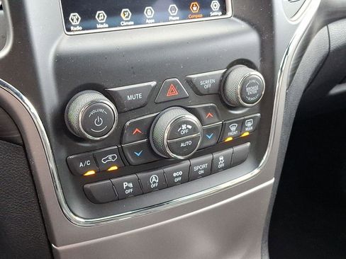 Used 2019 Jeep Grand Cherokee Laredo image 15