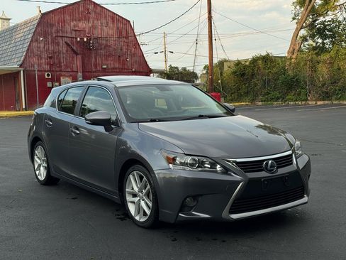 Used 2015 Lexus CT 200h w/ Navigation Package FWD image 2