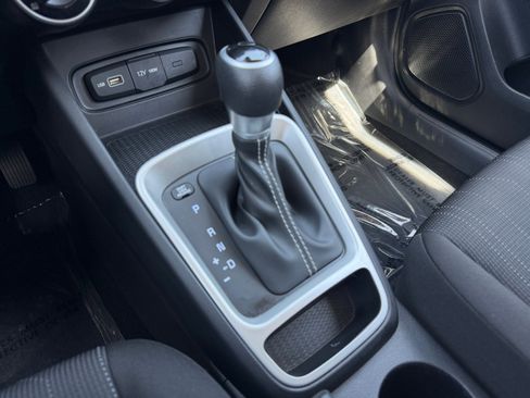 Used 2022 Hyundai Venue SE FWD image 18