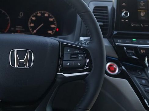 New 2026 Honda Odyssey Touring image 9