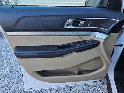 Used 2017 Ford Explorer XLT w/ Equipment Group 202A image 16