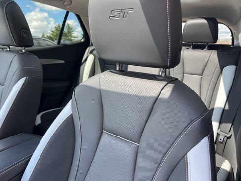 Used 2025 Buick Envision Sport Touring image 25