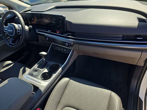 New 2026 Kia Carnival FWD image 11
