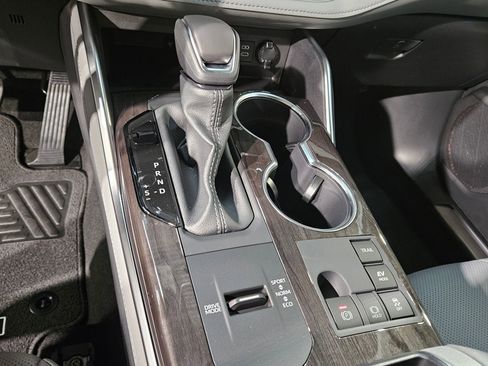 New 2026 Toyota Highlander Platinum AWD/4WD image 19