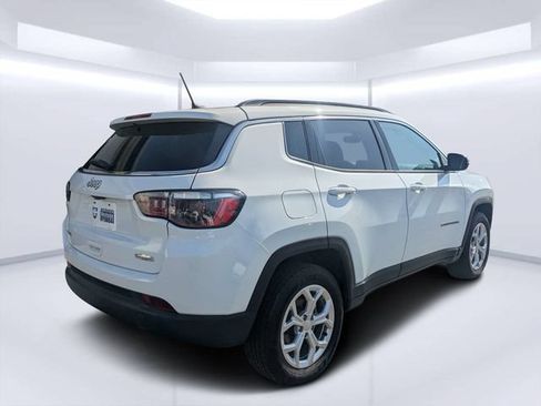 Used 2024 Jeep Compass Latitude AWD/4WD image 3