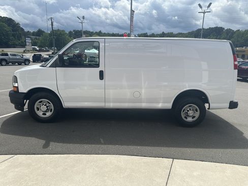 Used 2020 Chevrolet Express 2500 w/ Communications Package RWD image 5