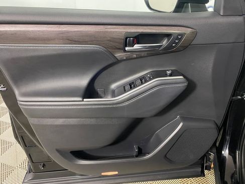 Used 2022 Toyota Highlander Platinum image 23