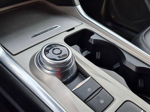 Used 2021 Ford Explorer Limited w/ Equipment Group 301A RWD image 13