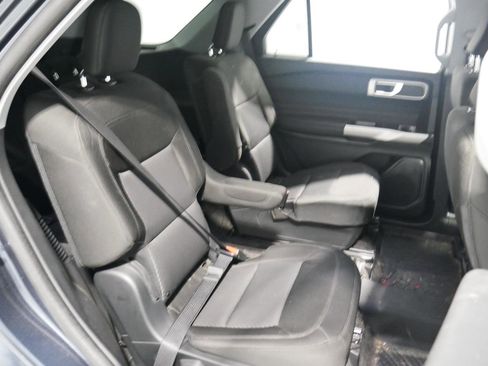 Certified 2022 Ford Explorer XLT w/ Class IV Trailer Tow Package image 17