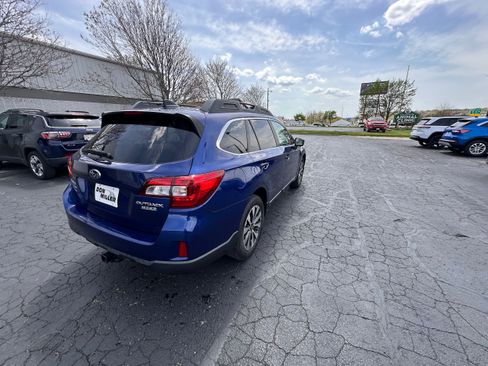 Used 2016 Subaru Outback 2.5i Limited AWD/4WD image 3