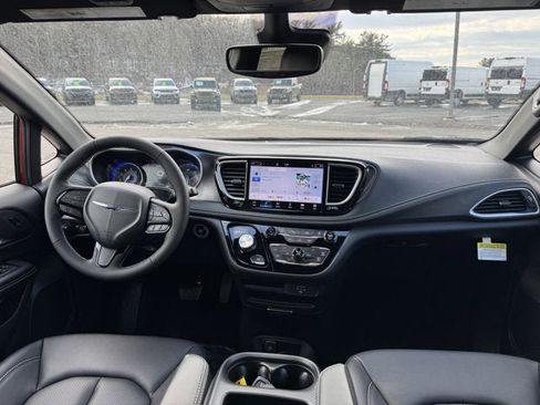 New 2026 Chrysler Pacifica Select image 18