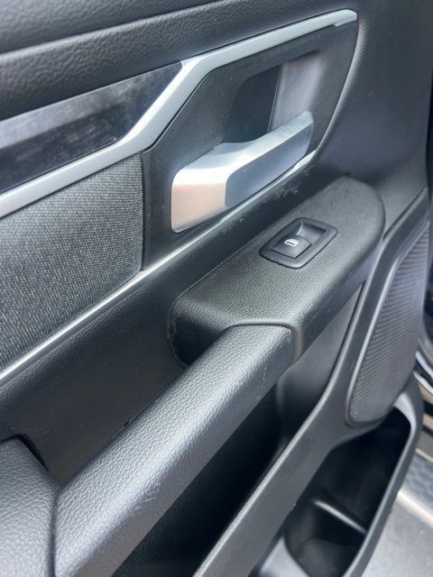 Used 2022 RAM 1500 4x4 Crew Cab image 14