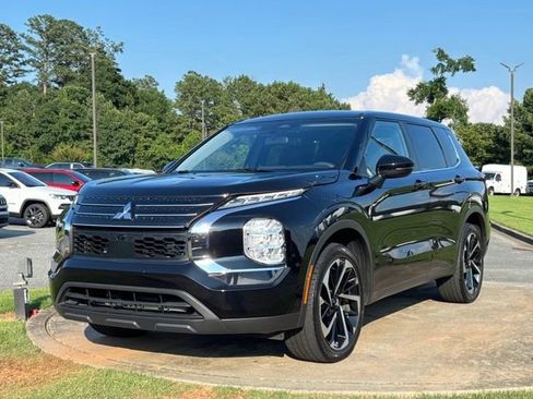 Used 2022 Mitsubishi Outlander ES FWD image 3