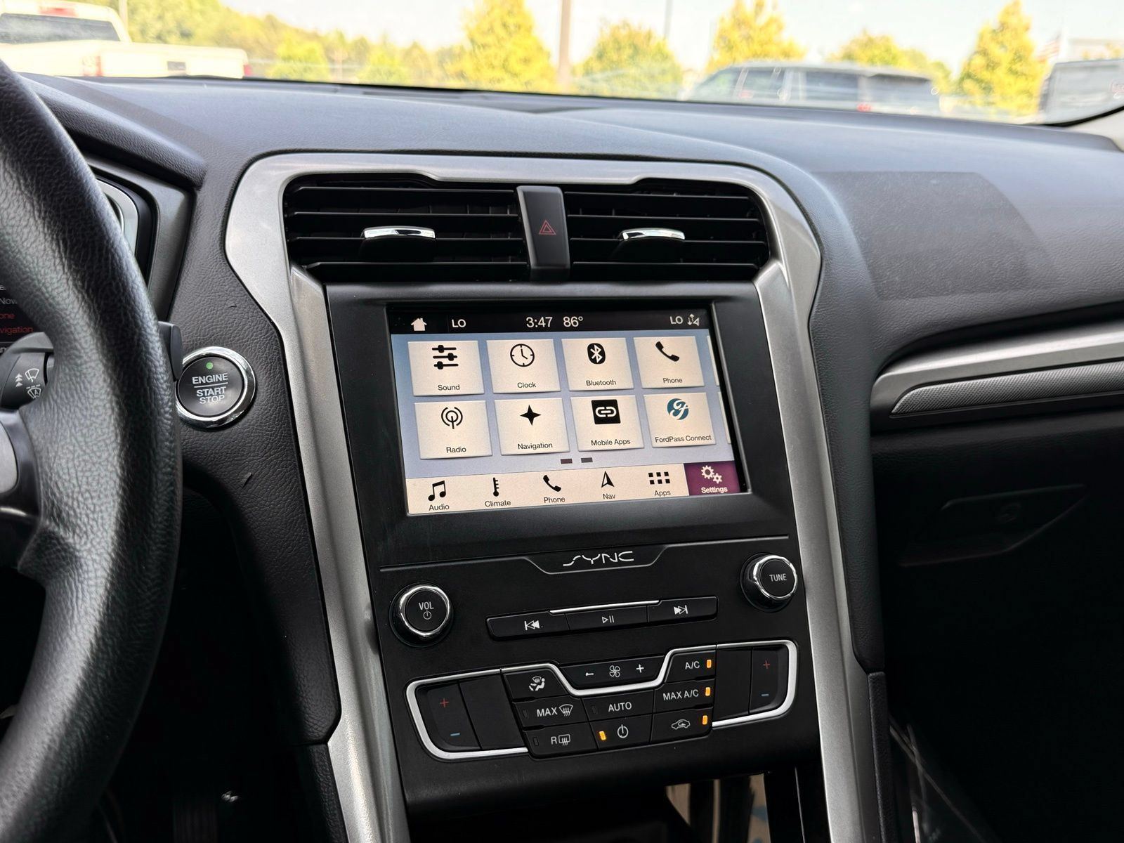 Used 2019 Ford Fusion SE FWD image 32