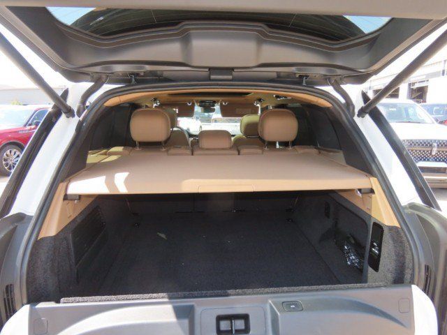 Used 2024 Land Rover Range Rover SE AWD/4WD image 12