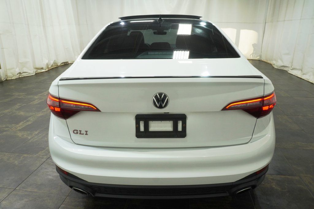 Used 2022 Volkswagen Jetta GLI Autobahn FWD image 5