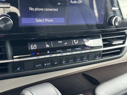 Used 2024 Toyota Sienna XLE image 28