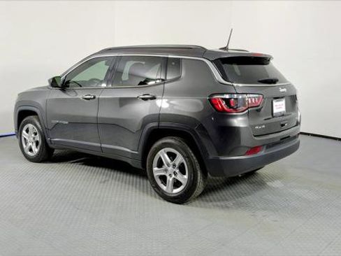 Used 2023 Jeep Compass Latitude image 4