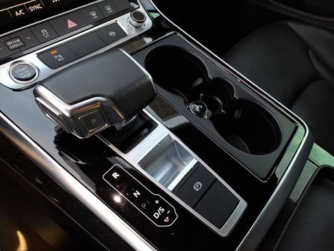 Used 2023 Audi Q7 Premium w/ Towing Package image 23