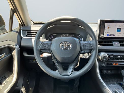 Used 2025 Toyota RAV4 XLE AWD/4WD image 11