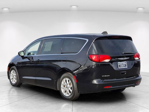 Used 2023 Chrysler Voyager LX FWD image 4