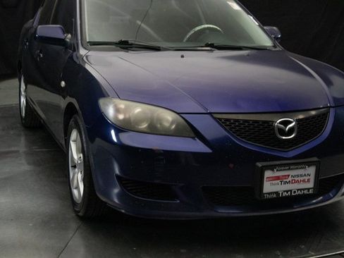 Used 2005 MAZDA MAZDA3 I w/ Pwr & 16" Alloy Wheel Pkg image 3