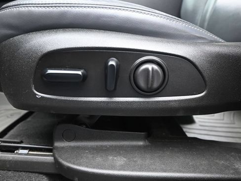 Used 2018 Buick Enclave Essence FWD image 11