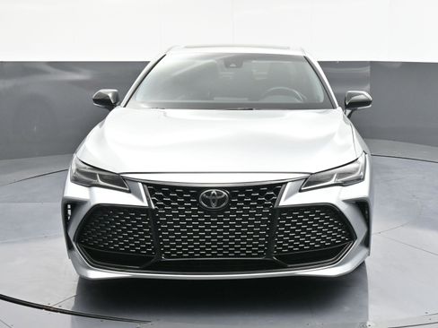 Used 2022 Toyota Avalon Touring image 2