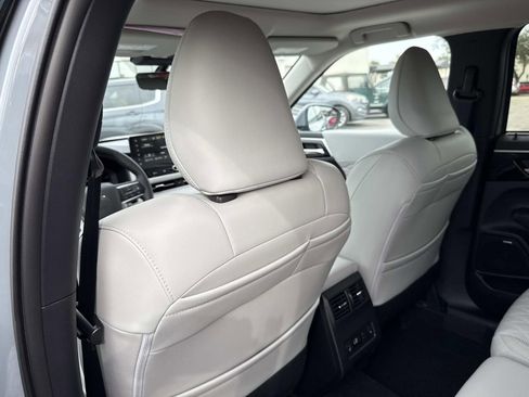 New 2026 Mitsubishi Outlander SEL image 12