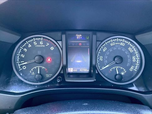 Used 2018 Toyota Tacoma TRD Off-Road w/ Technology Package image 24