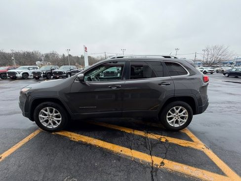 Used 2017 Jeep Cherokee Latitude w/ Cold Weather Group image 8