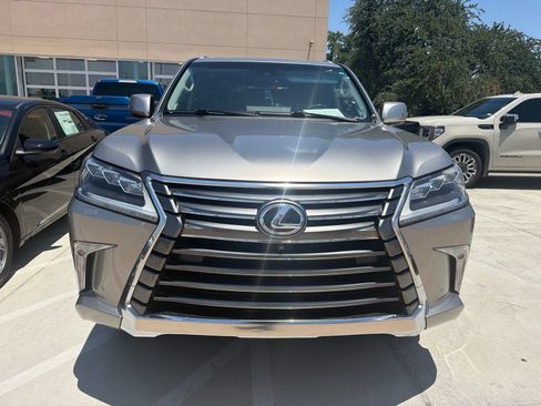 Used 2016 Lexus LX 570 4WD w/ Luxury Package image 2
