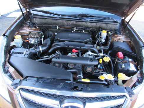 Used 2011 Subaru Legacy 2.5i Limited image 13