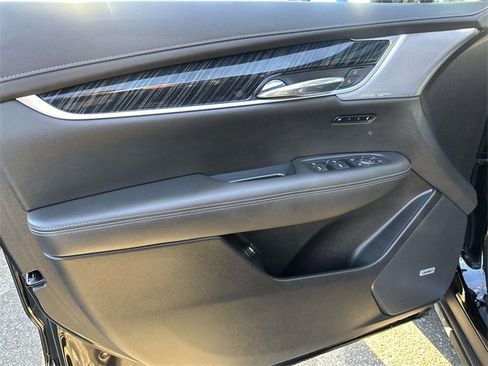 Used 2024 Cadillac XT6 Premium Luxury image 17