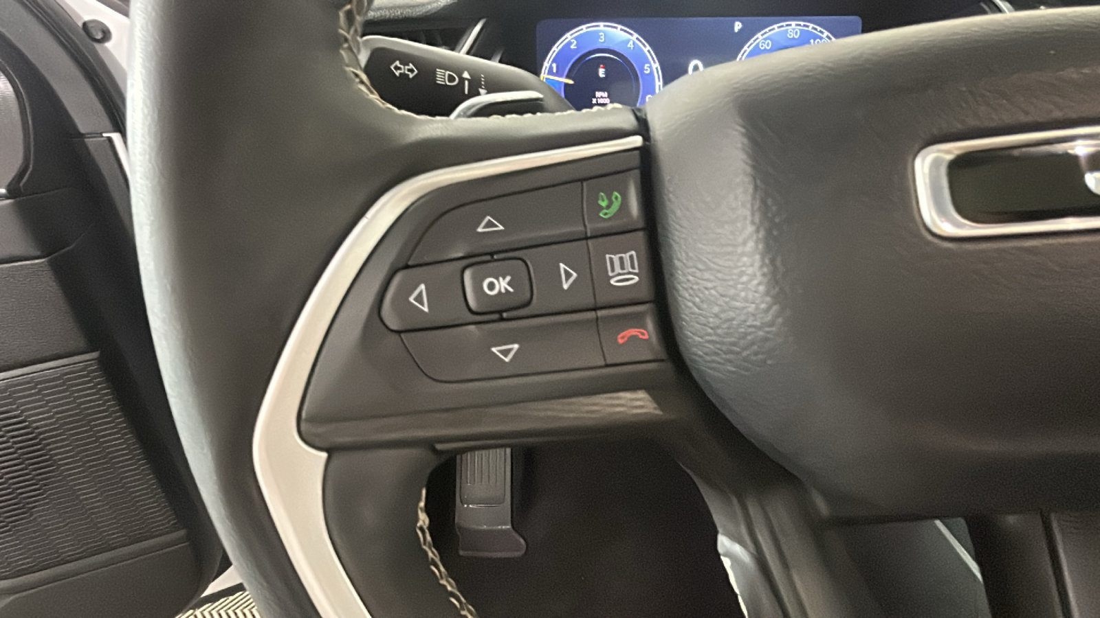 Used 2025 Jeep Grand Cherokee L Altitude AWD/4WD image 19