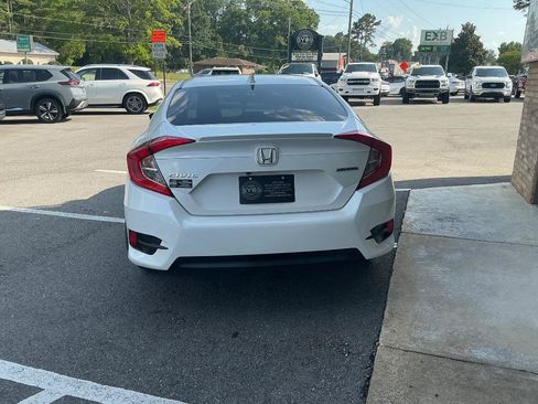 Used 2017 Honda Civic Touring image 8