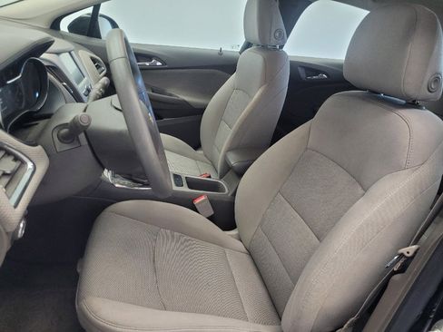 Used 2018 Chevrolet Cruze LS image 17