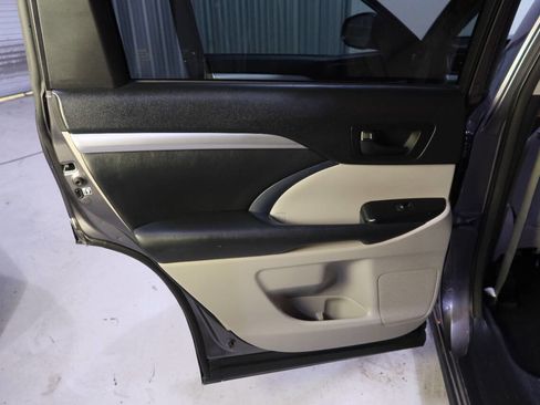 Used 2014 Toyota Highlander Plus AWD/4WD image 33