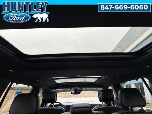 Used 2023 Jeep Wagoneer 4WD w/ Premium Group I image 11