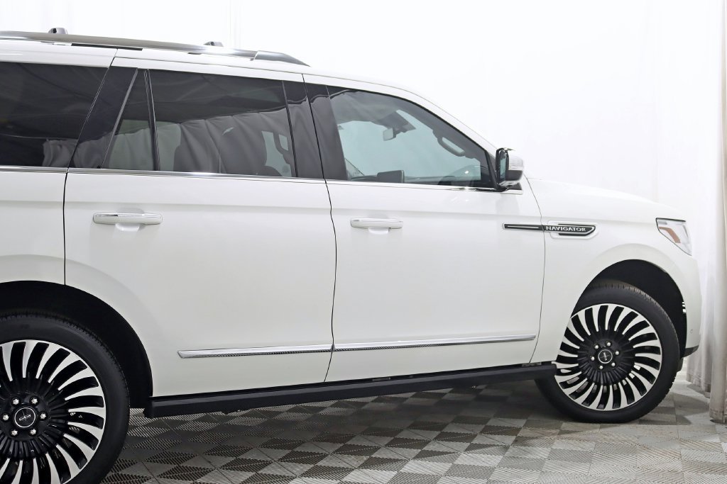 Used 2020 Lincoln Navigator Black Label w/ Cargo Convenience Package AWD/4WD image 10
