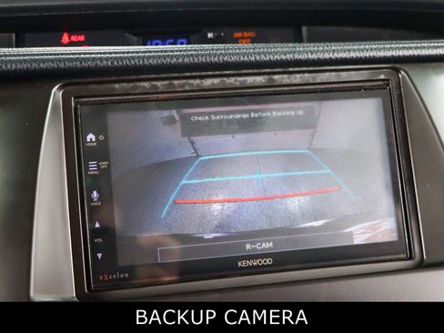 Used 2018 Toyota Highlander SE image 17