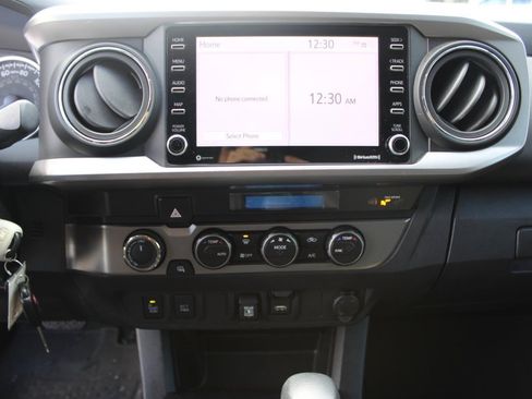 Used 2022 Toyota Tacoma SR5 w/ Trail Edition image 17