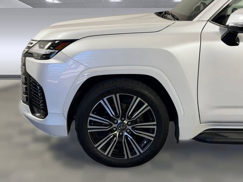 Used 2024 Lexus LX 600 4WD w/ Luxury Package image 11