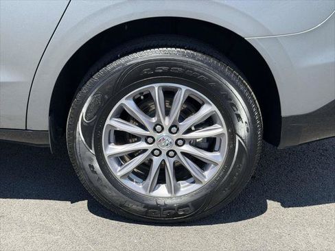Used 2024 Buick Enclave Essence AWD/4WD image 10
