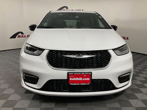 New 2026 Chrysler Pacifica Select image 2