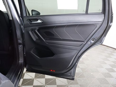Used 2023 Volkswagen Tiguan SE w/ Panoramic Sunroof Package FWD image 26