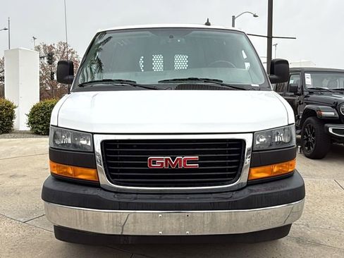 Used 2023 GMC Savana 2500 w/ Driver Convenience Package image 8