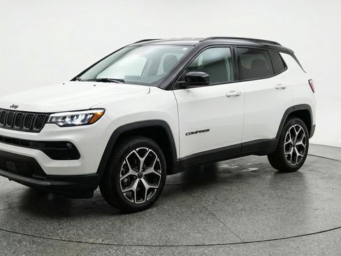 Used 2025 Jeep Compass Limited image 3