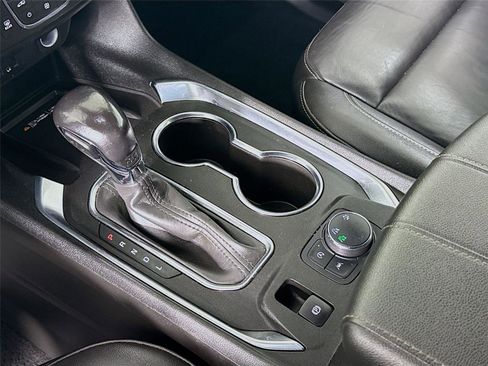 Used 2022 Chevrolet Traverse LT image 17